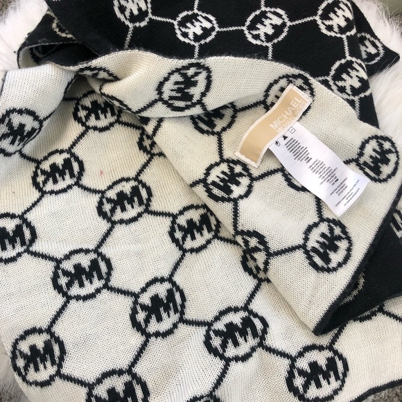 💯Auth Micheal Kors scarf - Picture 1 of 2